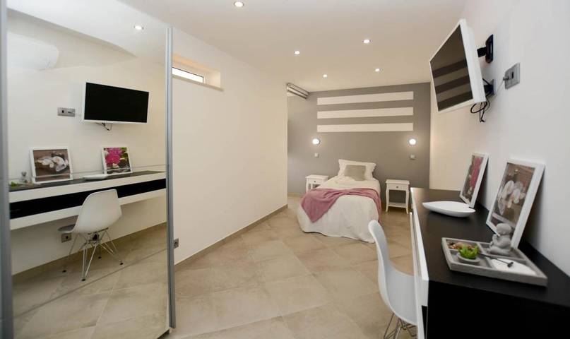 Chambre d’hôte pour 6 personnes, avec jacuzzi et jardin ainsi que sauna et piscine, animaux acceptés à Lagoa - 4