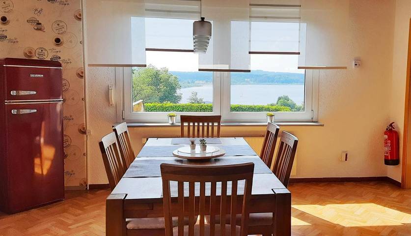 Ferienhaus für 8 Personen, mit Whirlpool und Terrasse sowie Garten und Sauna