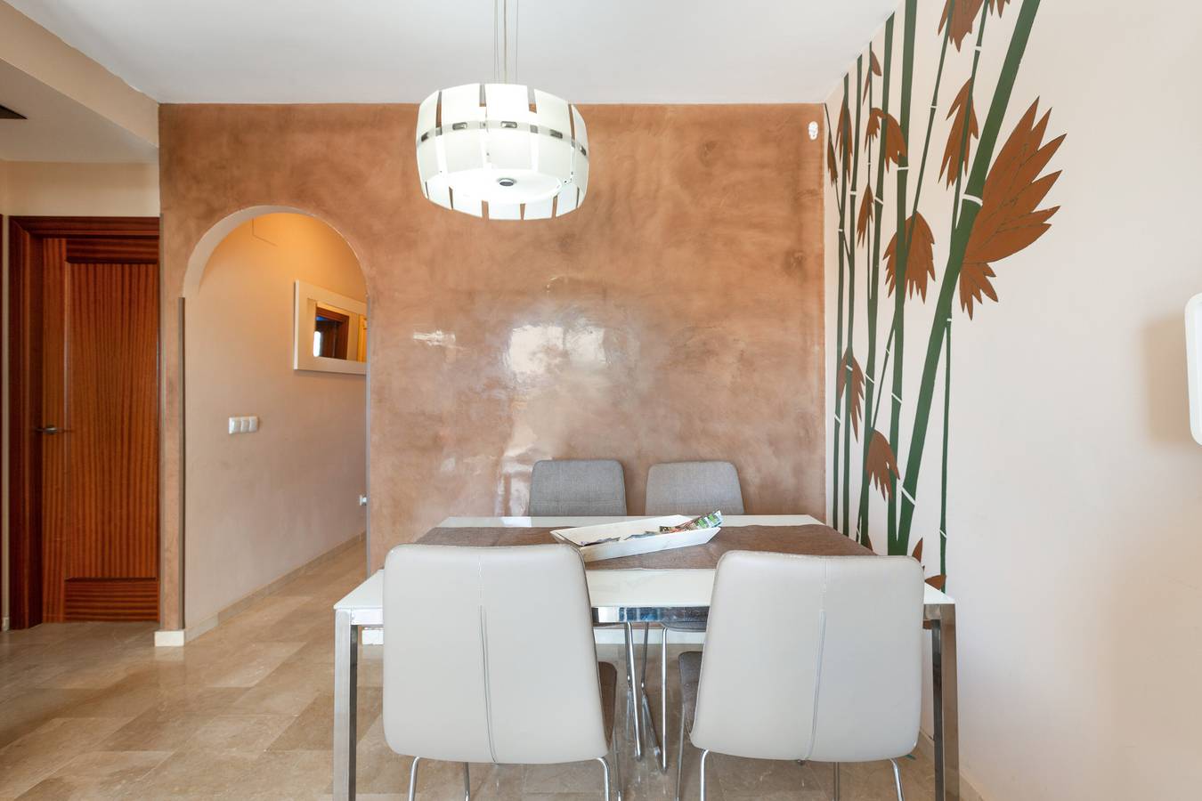 Apartamento entero, Apartamento 'Las Mimosas' con vistas al mar, Wi-Fi y aire acondicionado in Benalmádena, Costa del Sol