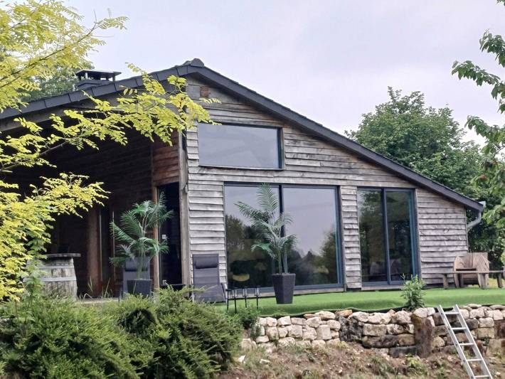Chalet pour 2 personnes, avec Jacuzzi et Terrasse ainsi que Jardin et Sauna