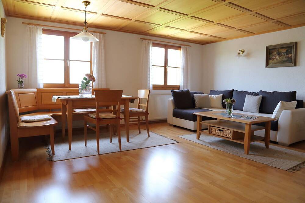 Ganze Wohnung, Ruhig und sonnig gelegene Ferienwohnung , 7 Gehminuten ins Dorfzentrum in Schwarzenberg, Bodensee-Vorarlberg