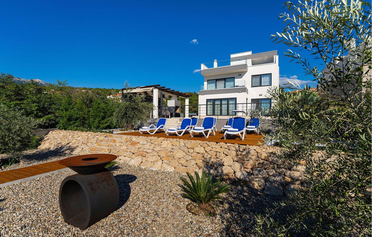 Gemütliche Ferienwohnung mit Pool und Meerblick, 2,5 km vom Strand entfernt in Jasenice, Zadar