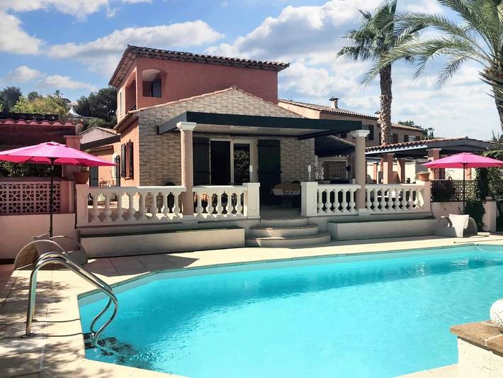 Villa pour 8 personnes, avec piscine et terrasse dans les Alpes maritimes
