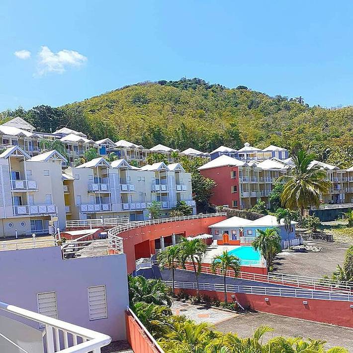 Studio pour 2 personnes, avec jardin et piscine