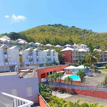 Gîte pour 2 personnes, avec piscine et jardin à Tartane