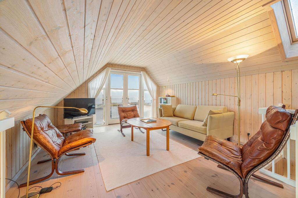 Schönes Reetdachhaus mit Sauna hinter den Dünen in Rindby, Wadden Sea National Park