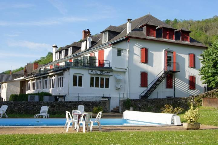 Hôtel pour 3 personnes, avec vue et piscine ainsi que balcon et jardin à Licq-Athérey