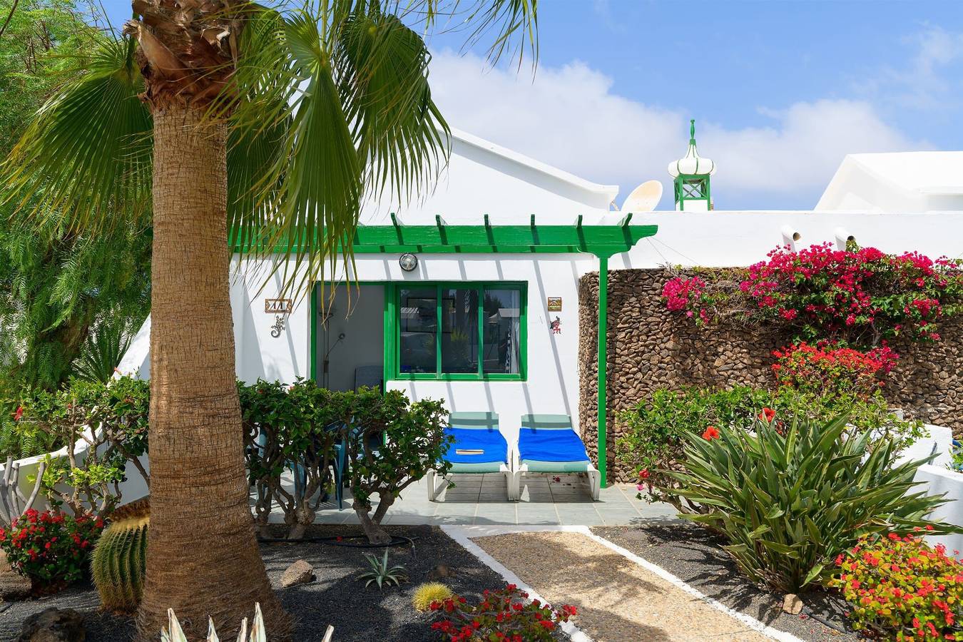 Ganze Wohnung, Ferienwohnung 'Steve' mit Bergblick, Gemeinschaftspool und WLAN in Playa Blanca, Yaiza