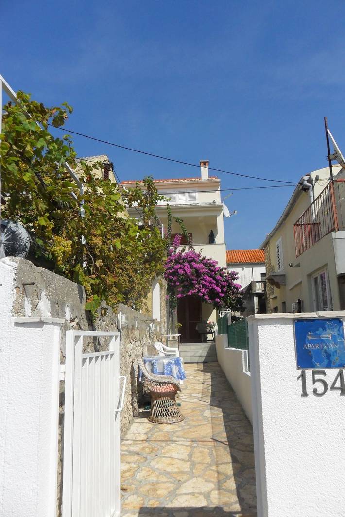 Ganze Wohnung, Im Erdgeschoss mit Panorama-Blick in Zadar Stadt, Zadar (Kommun)