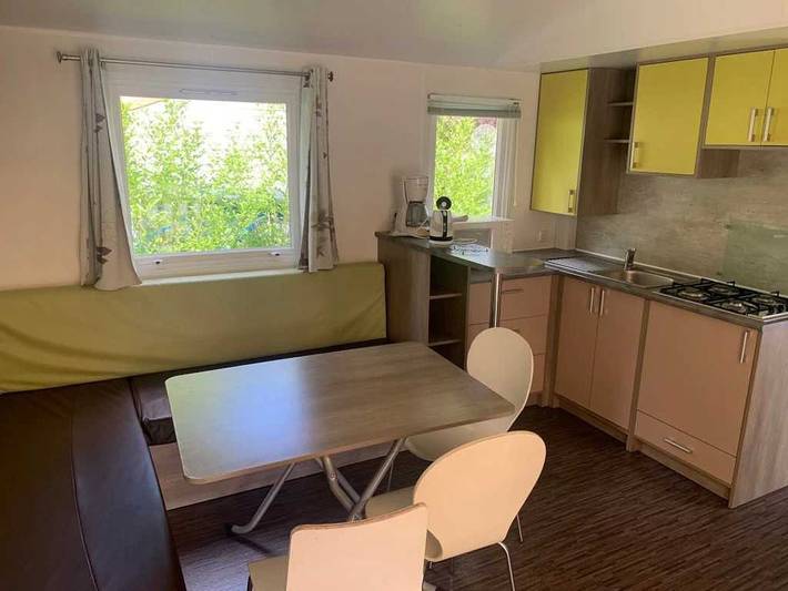 Mobil home pour 6 personnes, avec sauna ainsi que jacuzzi et bassin pour enfant à Thiviers - 3