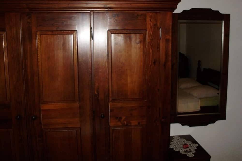 Room in Sukošan with Balcony, Air condition, Wifi (5188-3) in Sukošan, Zadar