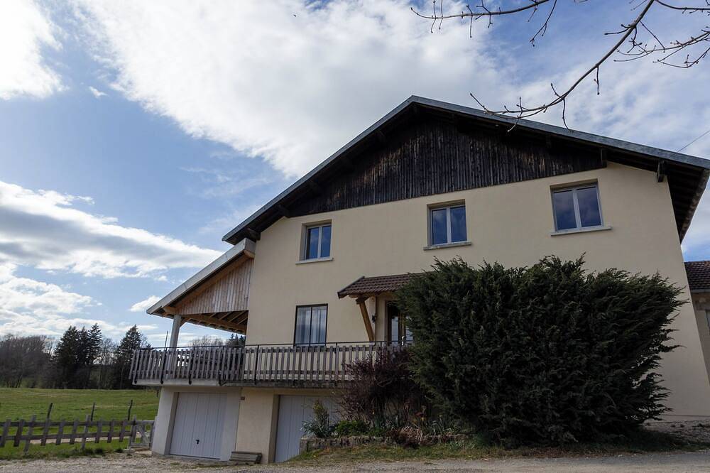 Gîte \"La Partie de Bise\", Le Barboux, sleeps 12 in Le Barboux, Jura Francais