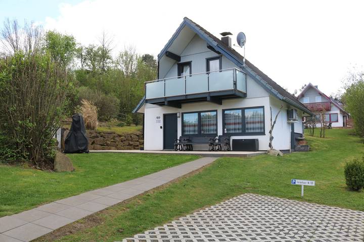 Ferienhaus für 6 Personen, mit Balkon und Garten sowie Sauna