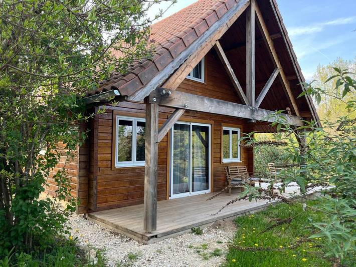 Location de vacances pour 6 personnes, avec Terrasse ainsi que Jardin et Vue à Chalais (Aquitaine)