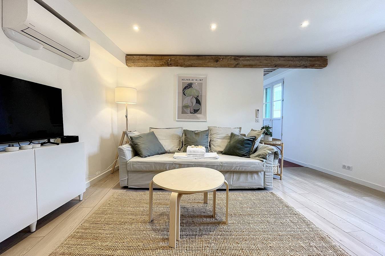 Ganze Wohnung, Ferienwohnung für 8 Personen mit Balkon in Antibes, Mittelmeerküste (Frankreich)