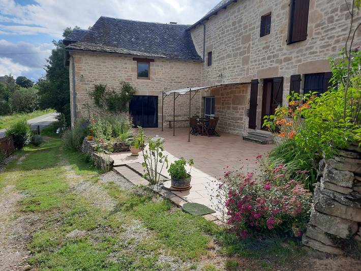 Gîte pour 6 personnes, avec jardin et terrasse à Cruéjouls