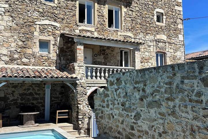 Château pour 8 personnes, avec jardin et piscine