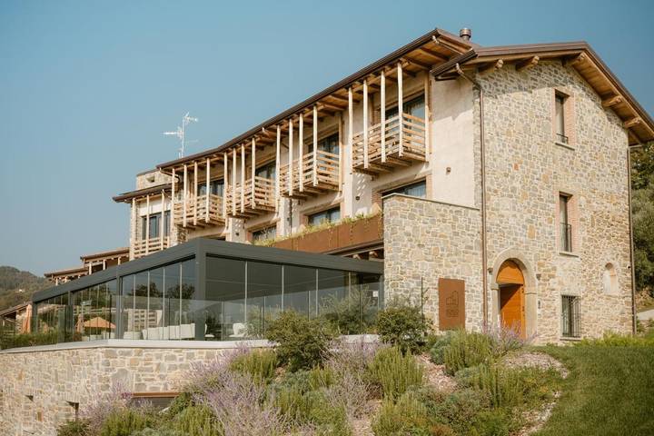 Hôtel pour 2 personnes, avec vue ainsi que jardin et sauna, animaux acceptés à Pontida