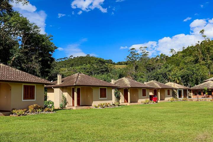 Gîte pour 3 personnes, avec vue ainsi que jardin et piscine, animaux acceptés à Resende (Brasil) - 2
