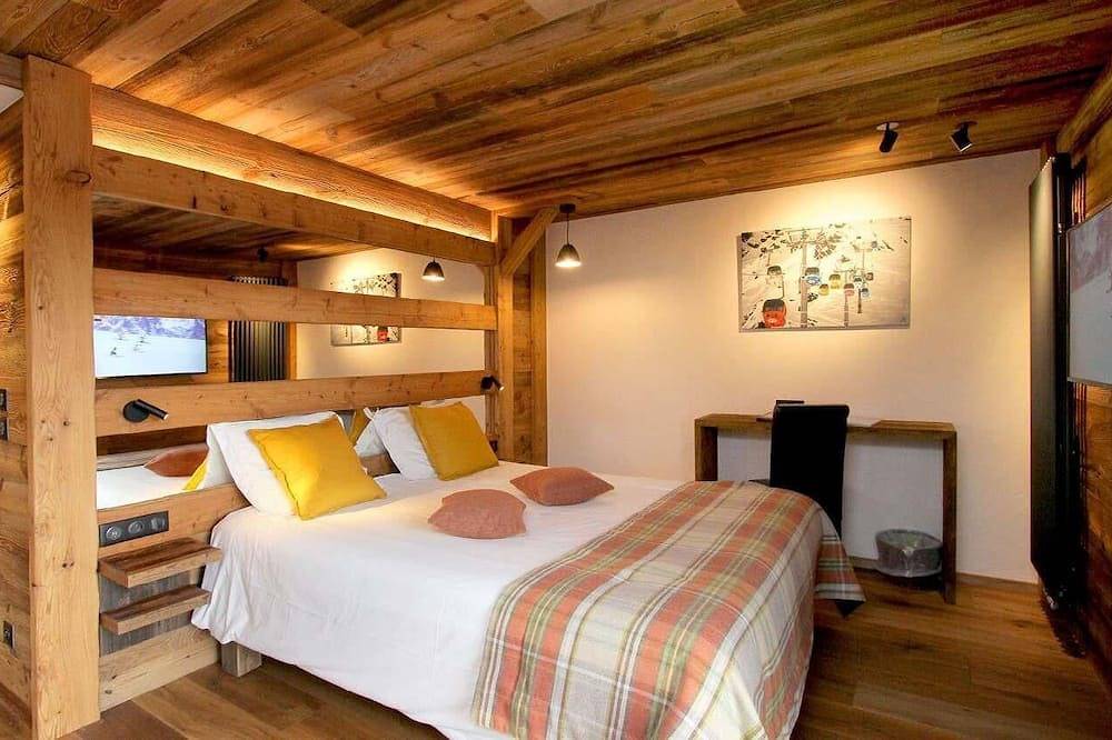 Chalet, wifi, 10m des commerces, sauna, terrasse, cheminée ou poêle à bois, télévision, 260m² in Vénosc, Les Deux Alpes