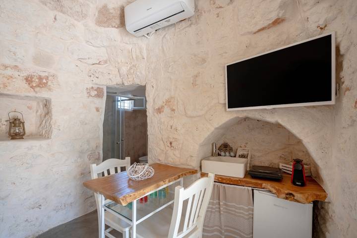 Studio Apartment 'Trullo Cecé' with Shared Terrace, Wi-Fi and Air Conditioning in Ostuni, Salento