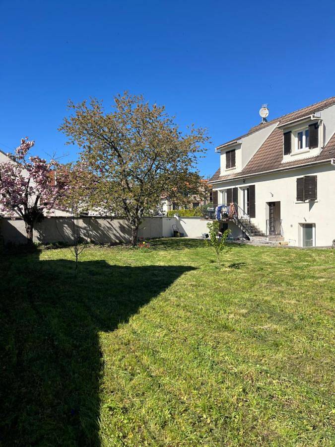 Gîte pour 2 personnes, avec vue ainsi que balcon et jardin à Corbeil-Essonnes