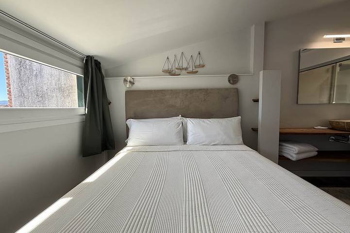 Ganze Wohnung, Dachgeschosswohnung mit schrägen Decken und Aussicht · Cebreros in Cebreros, Ávila und Umgebung