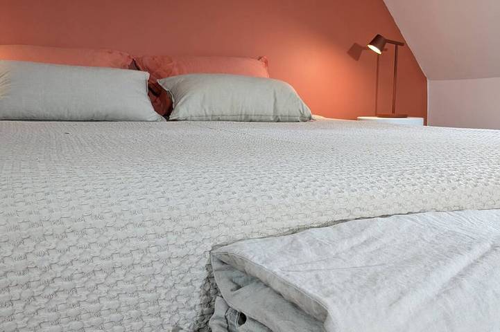 Gîte pour 2 personnes, avec Jardin et Piscine à Reilhaguet - 3