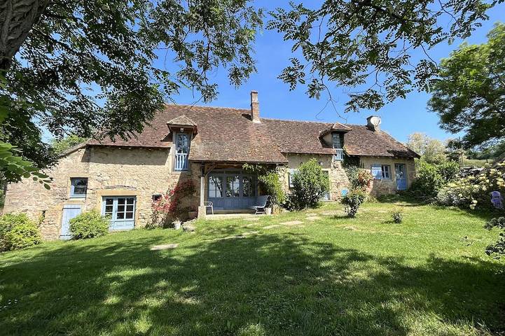 Location de vacances pour 14 personnes, avec jardin à Saint-Marcelin-de-Cray