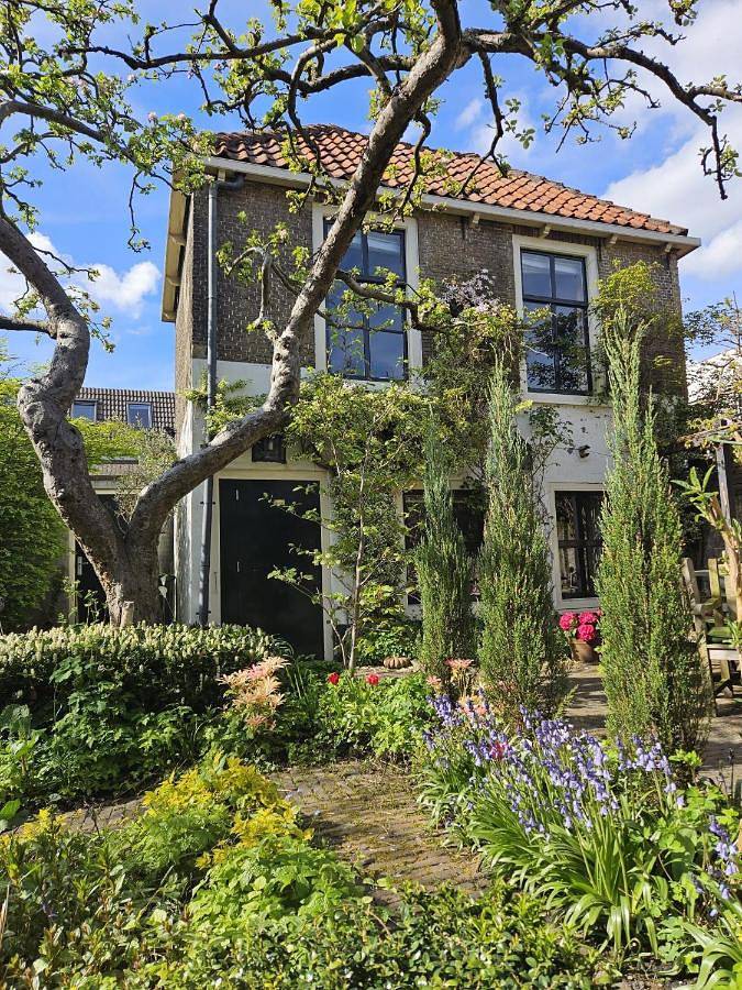 Apple Tree Cottage - charming canal home in our idyllic garden in Gouda, Groene Hart