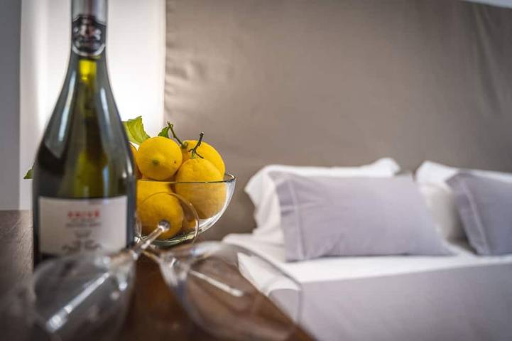 Appartamento intero, Sorrento historic city center 6 guest apartment, AC, Wi-Fi, in Spiaggia pubblica di Sorrento, Sorrento