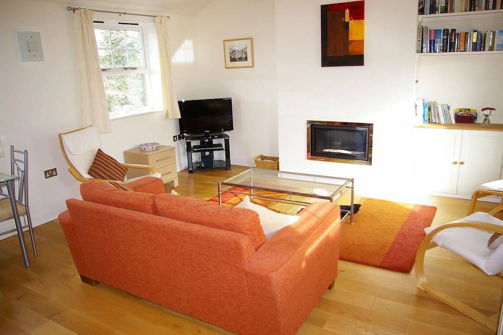 Entire apartment, Comfortable, pet friendly accommodation a short walk from Hay-on-Wye. in Hay-on-Wye, Brecon Beacons