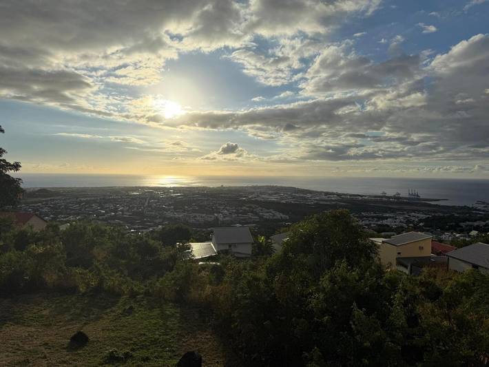 Location de vacances pour 3 personnes, avec vue et balcon ainsi que piscine et jardin à La Possession - 2