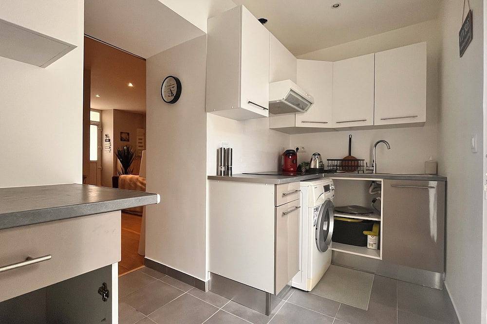 Entire apartment, Charmant appartement romantique avec Jacuzzi proche de Disney in Thorigny-sur-Marne, Seine-et-Marne