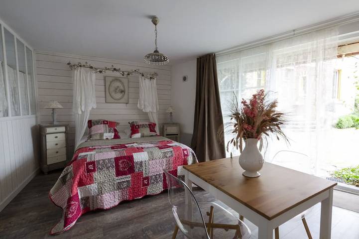 Gîte pour 2 personnes, avec terrasse ainsi que jardin et sauna à Cahon - 3