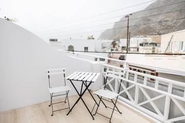 Apartment for 2 People in Kamari, Santorini, Photo 1