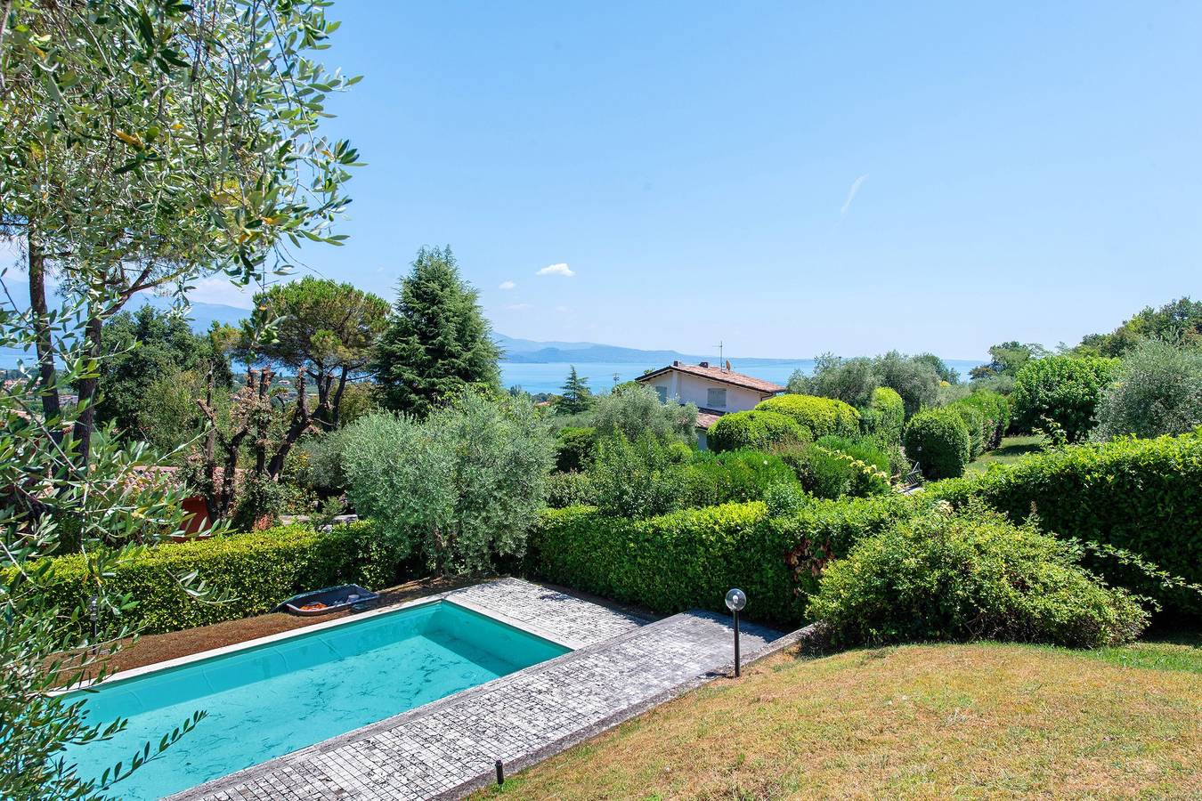Villa Paradiso in San Felice del Benaco – Exklusive Villa mit Seeblick und privatem Pool in San Felice del Benaco, Gardasee-Berge