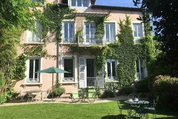 Villa pour 8 personnes, avec jacuzzi ainsi que jardin et balcon à Lyon