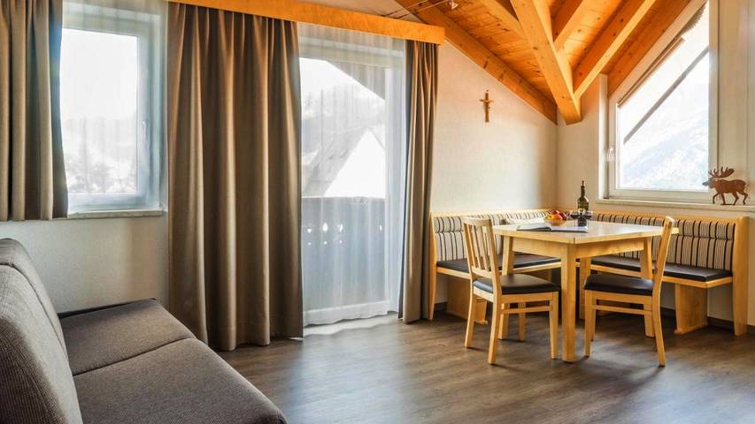 Gîte pour 26 personnes, avec sauna ainsi que jardin et piscine à Fiss - 3