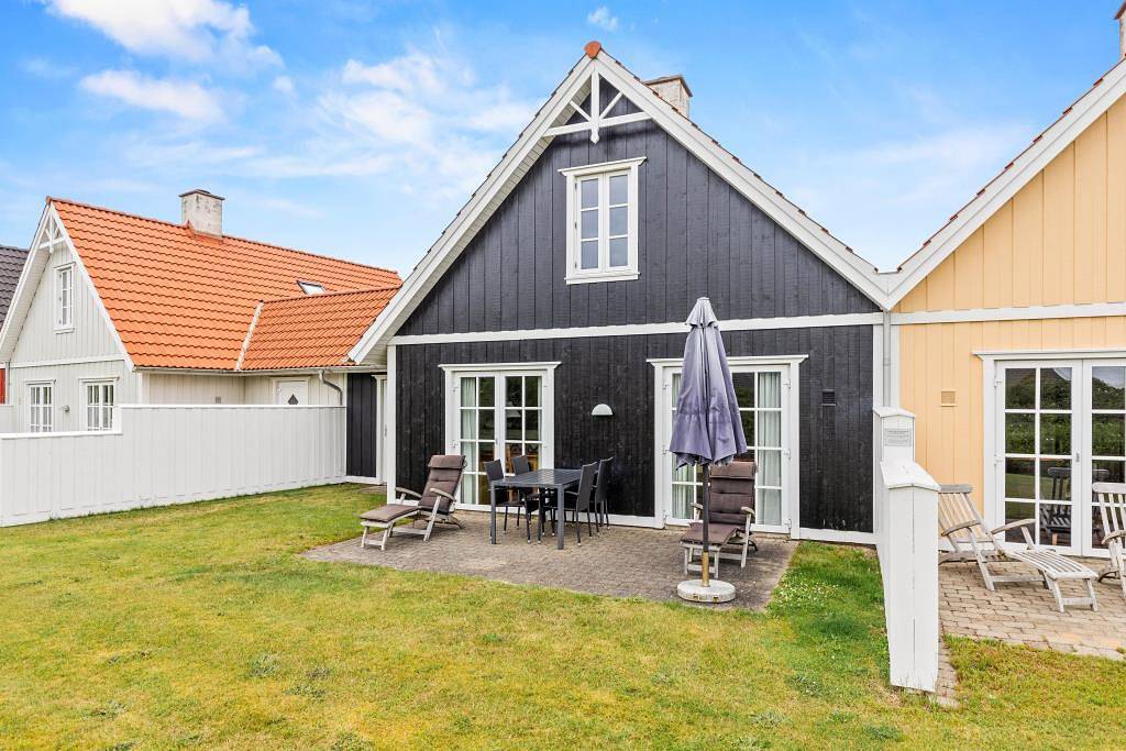 Charming terraced holiday home in central location in Blavand, Varde Region