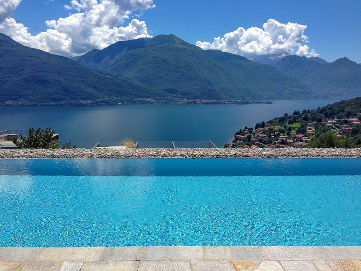 Ferienwohnung für 4 Personen, mit Balkon und Pool sowie Seeblick und Ausblick in Pianello del Lario