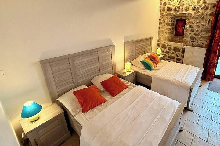 Gîte pour 12 personnes, avec jardin à Murat-le-Quaire - 3