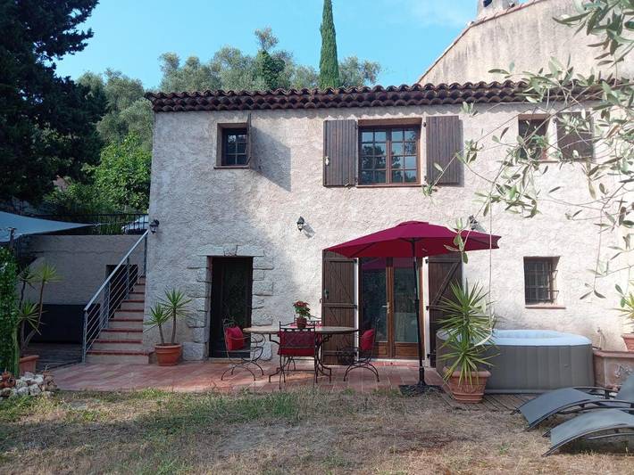 Location de vacances pour 6 personnes, avec jardin et jacuzzi à Falicon - 2
