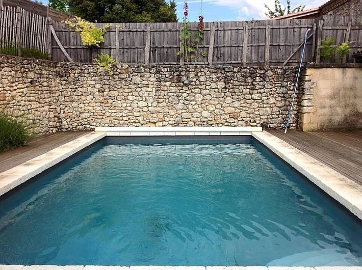 Gîte pour 6 personnes, avec terrasse ainsi que jardin et piscine à Saint-Martin-des-Combes