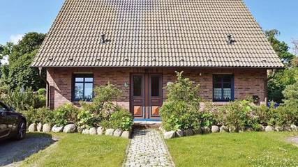 Ferienhaus für 7 Personen, mit Garten in Putgarten