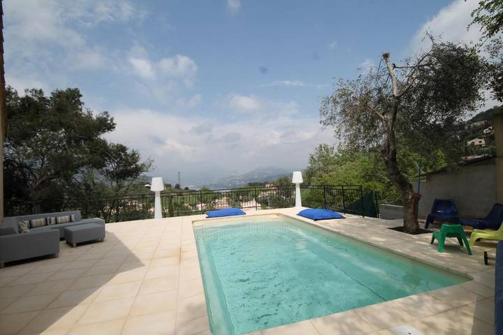 Location de vacances pour 10 personnes, avec piscine ainsi que jardin et terrasse à Colomars - 2