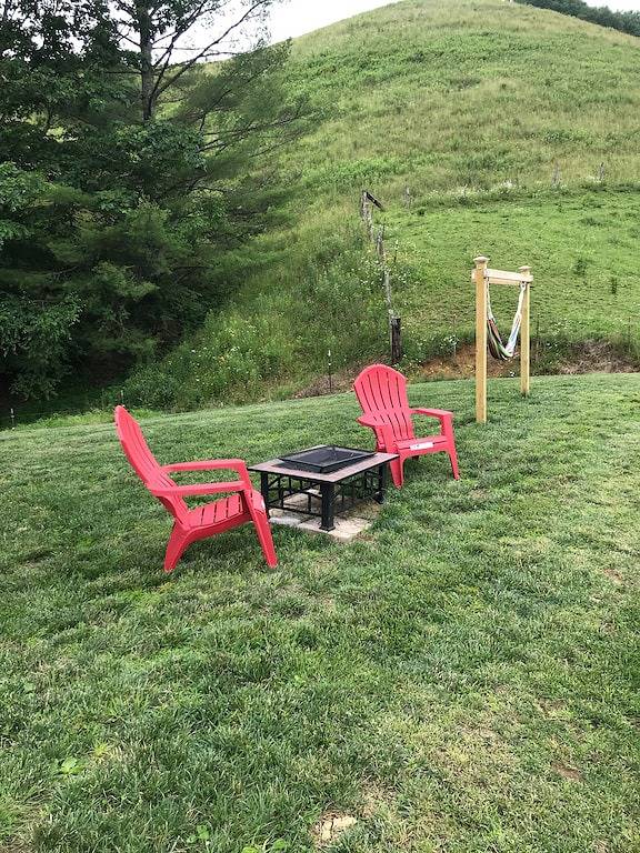 Neu renoviertes Bauernhaus auf 83 Hektar. in Ashe County