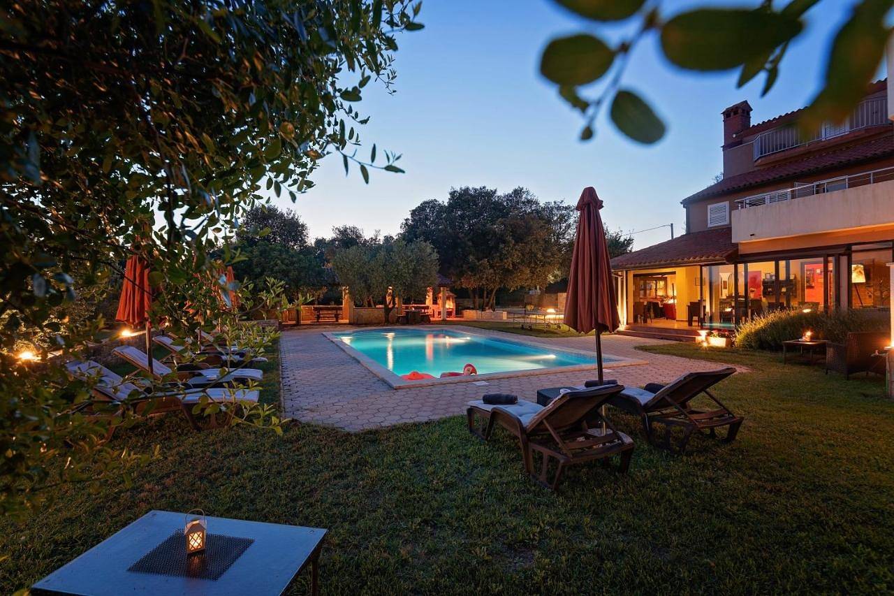 Guesthouse ''Barboska'' - big outdoor swimming pool & private tennis court in Barbariga, Côte Sud d'Istrie