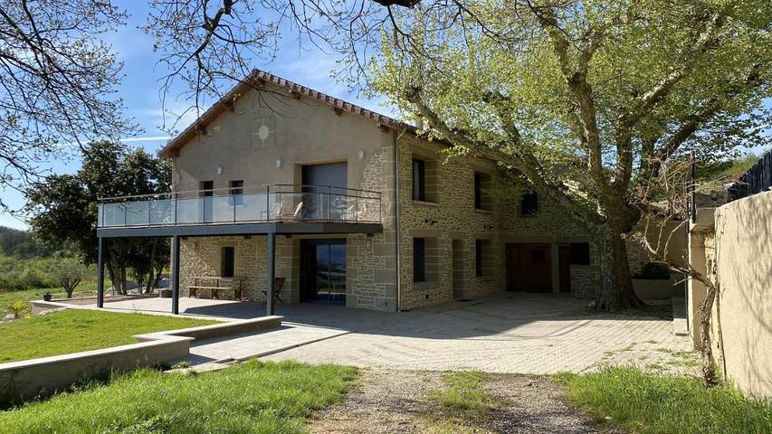 Location de vacances pour 29 personnes, avec Balcon ainsi que Terrasse et Vue à Chantemerle-les-Blés