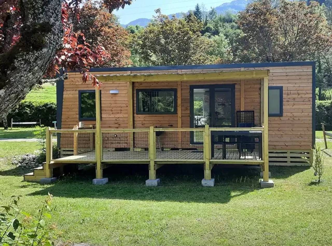 Zecamping 3* toboggans chiens acceptés mobil-home 35m2 6 pers in Chézery-Forens, Parc naturel régional du Haut-Jura